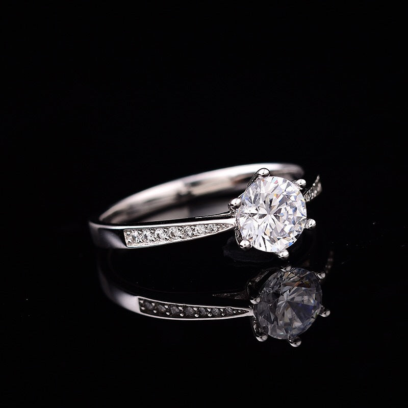 MOISSANITE ENGAGEMENT RING, ROUND CUT 1.00CT, CLASSIC FOUR CLAW SETTING,Synthetic diamonds