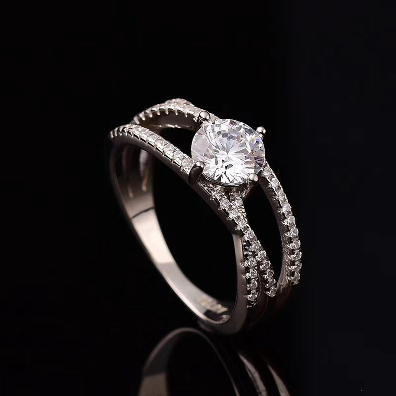 MOISSANITE ENGAGEMENT RING, ROUND CUT 1.00CT, CLASSIC FOUR CLAW SETTING,Synthetic diamonds