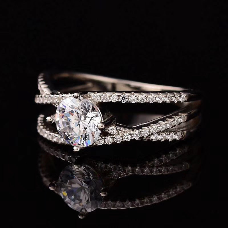 MOISSANITE ENGAGEMENT RING, ROUND CUT 1.00CT, CLASSIC FOUR CLAW SETTING,Synthetic diamonds