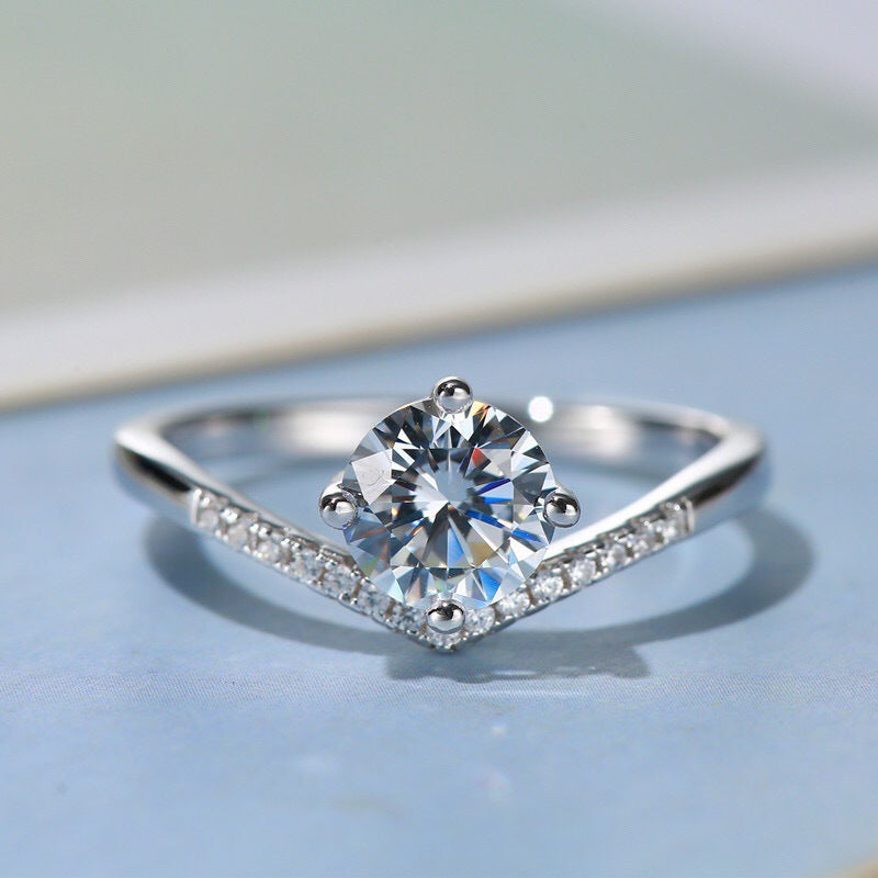 MOISSANITE ENGAGEMENT RING, ROUND CUT 1.00CT, CLASSIC FOUR CLAW SETTING,Synthetic diamonds