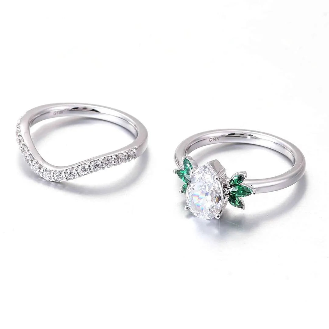 Pear Moissanite And Emerald Trilogy Ring Set,Wedding Rings