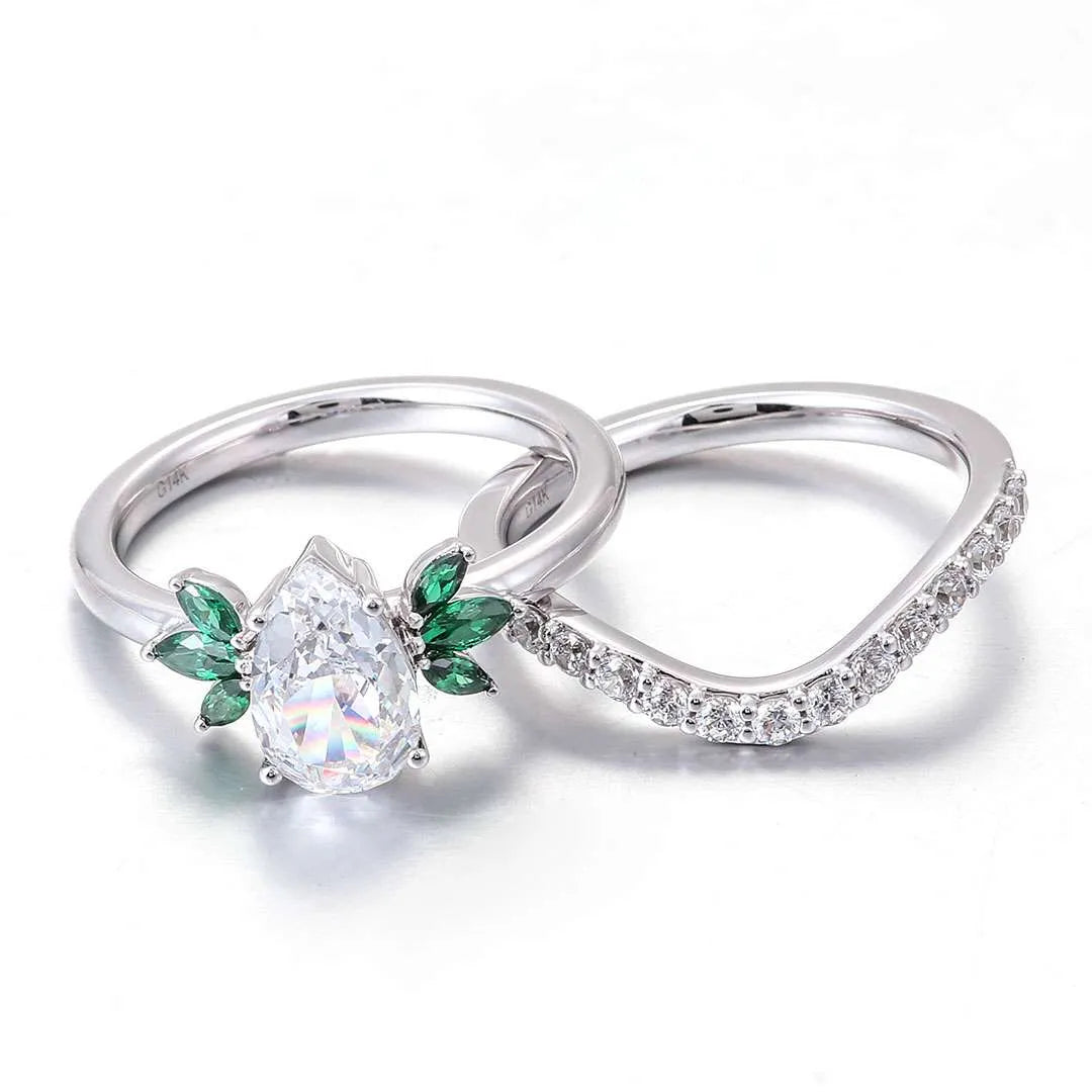 Pear Moissanite And Emerald Trilogy Ring Set,Wedding Rings