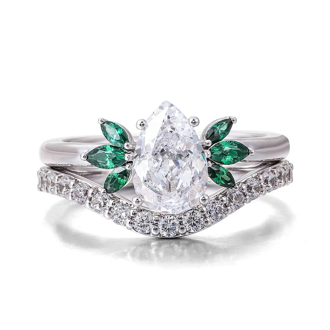 Pear Moissanite And Emerald Trilogy Ring Set,Wedding Rings