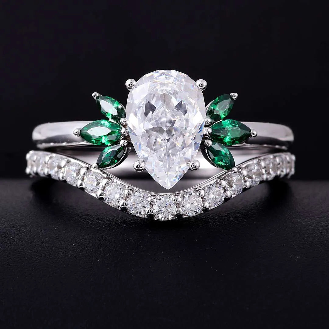 Pear Moissanite And Emerald Trilogy Ring Set,Wedding Rings