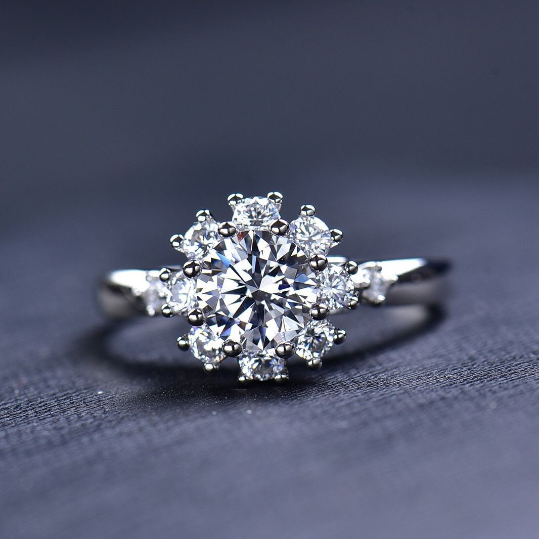 MOISSANITE ENGAGEMENT RING, ROUND CUT 1.00CT, CLASSIC FOUR CLAW SETTING,Synthetic diamonds