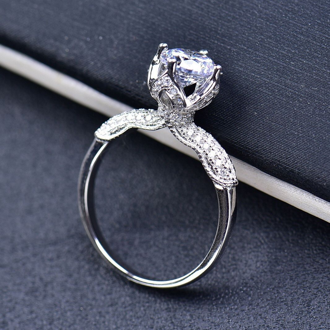 MOISSANITE ENGAGEMENT RING, ROUND CUT 1.00CT, CLASSIC FOUR CLAW SETTING,Synthetic diamonds