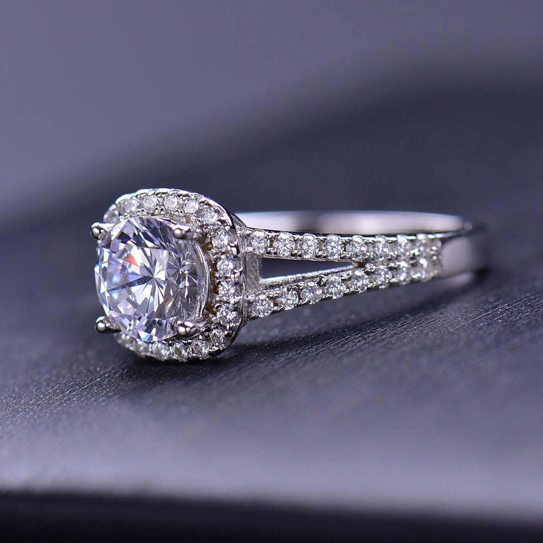 MOISSANITE ENGAGEMENT RING, ROUND CUT 1.00-2.00CT, CLASSIC FOUR CLAW SETTING,Synthetic diamonds