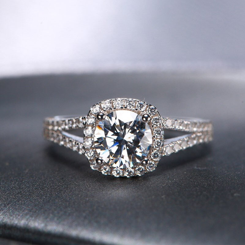 MOISSANITE ENGAGEMENT RING, ROUND CUT 1.00-2.00CT, CLASSIC FOUR CLAW SETTING,Synthetic diamonds