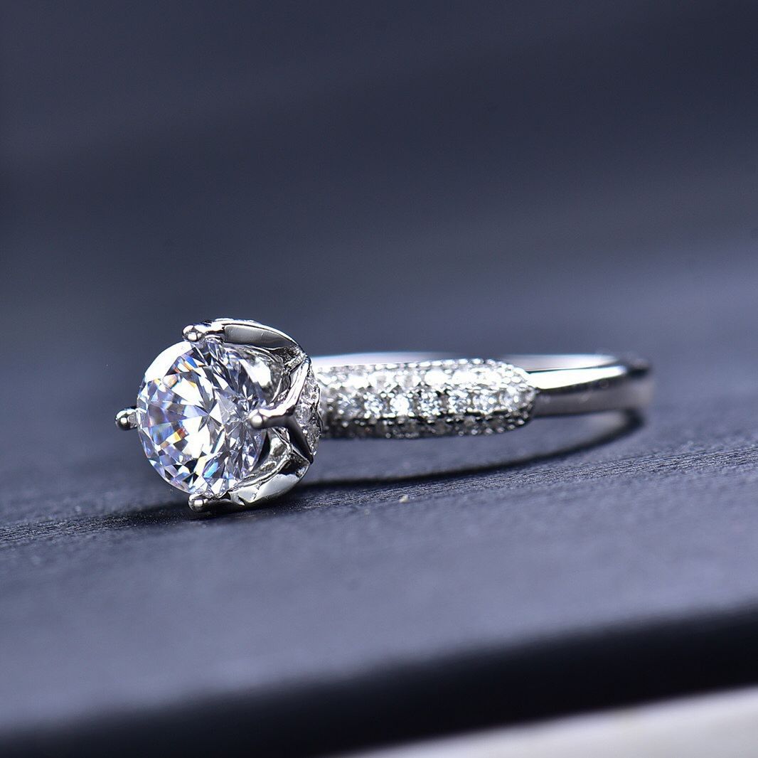 MOISSANITE ENGAGEMENT RING, ROUND CUT 1.00CT, CLASSIC FOUR CLAW SETTING,Synthetic diamonds