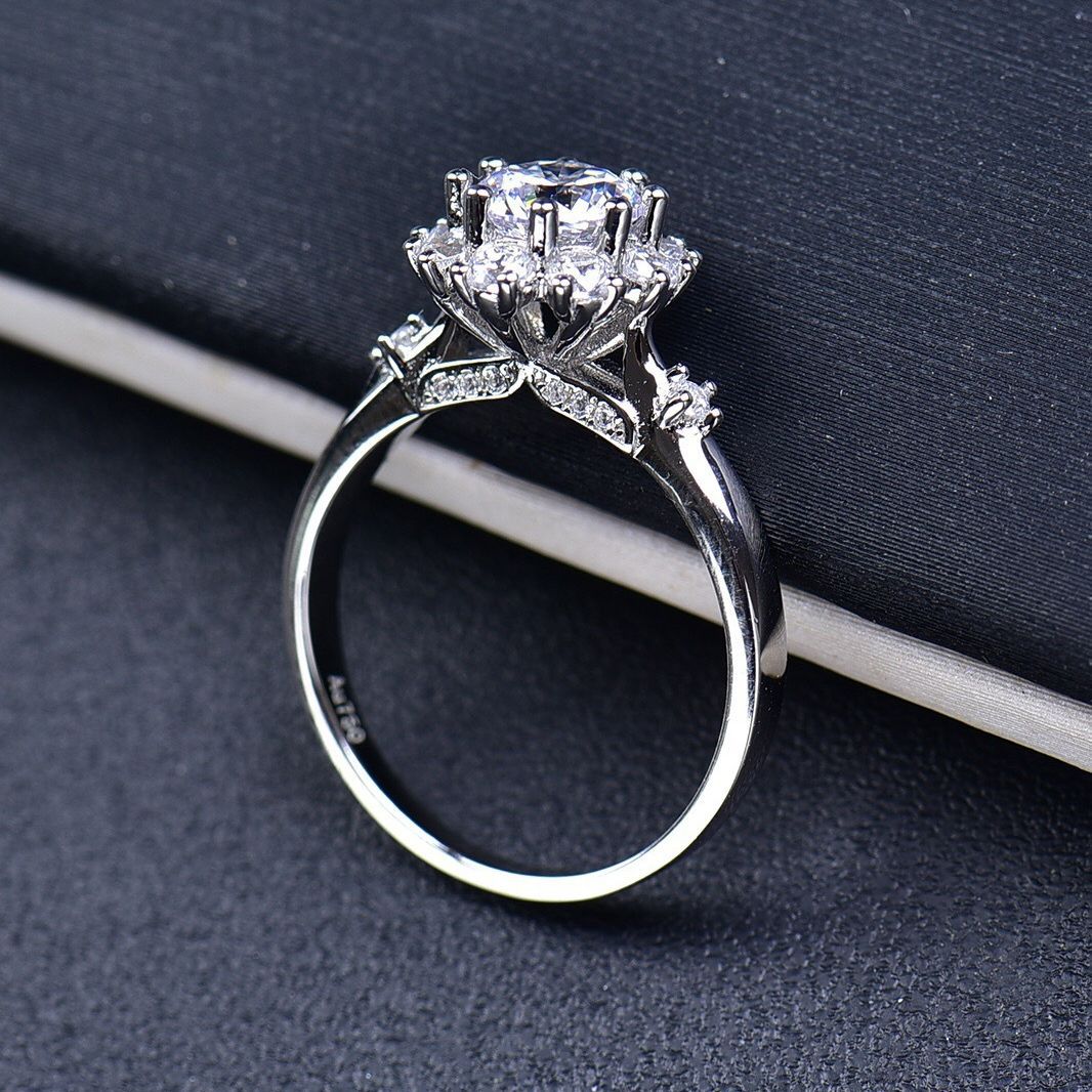 MOISSANITE ENGAGEMENT RING, ROUND CUT 1.00CT, CLASSIC FOUR CLAW SETTING,Synthetic diamonds