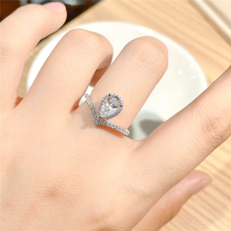 MOISSANITE ENGAGEMENT RING, ROUND CUT 1.00-2.00CT, PEAR CUT VINTAGE STYLE BRIDAL RING SET