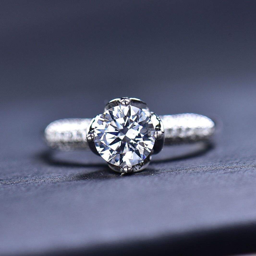 MOISSANITE ENGAGEMENT RING, ROUND CUT 1.00CT, CLASSIC FOUR CLAW SETTING,Synthetic diamonds