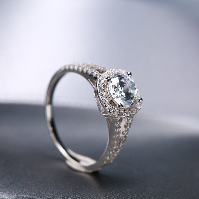 MOISSANITE ENGAGEMENT RING, ROUND CUT 1.00-2.00CT, CLASSIC FOUR CLAW SETTING,Synthetic diamonds