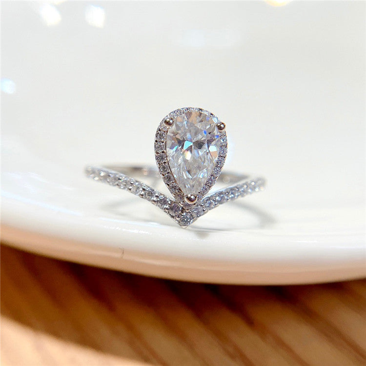 MOISSANITE ENGAGEMENT RING, ROUND CUT 1.00-2.00CT, PEAR CUT VINTAGE STYLE BRIDAL RING SET