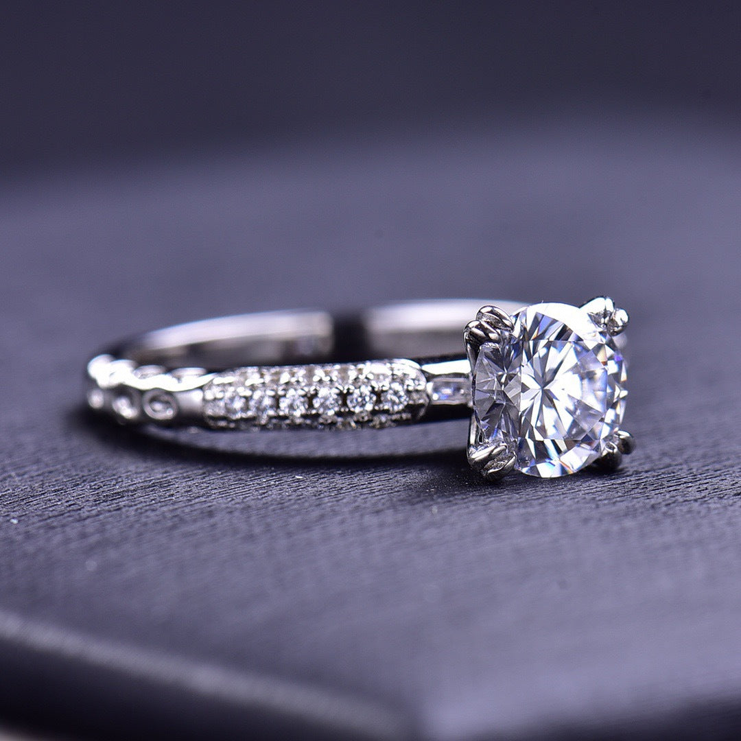 MOISSANITE ENGAGEMENT RING, ROUND CUT 1.00CT, CLASSIC FOUR CLAW SETTING,Synthetic diamonds