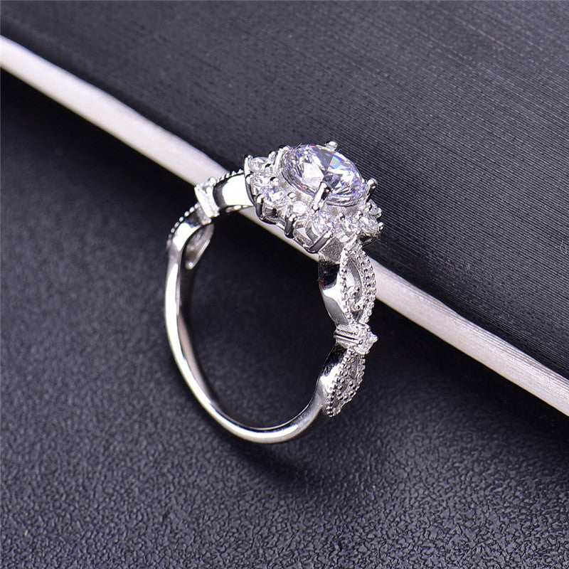 MOISSANITE ENGAGEMENT RING, ROUND CUT 1.00CT, Vintage FOUR CLAW SETTING,Synthetic diamonds