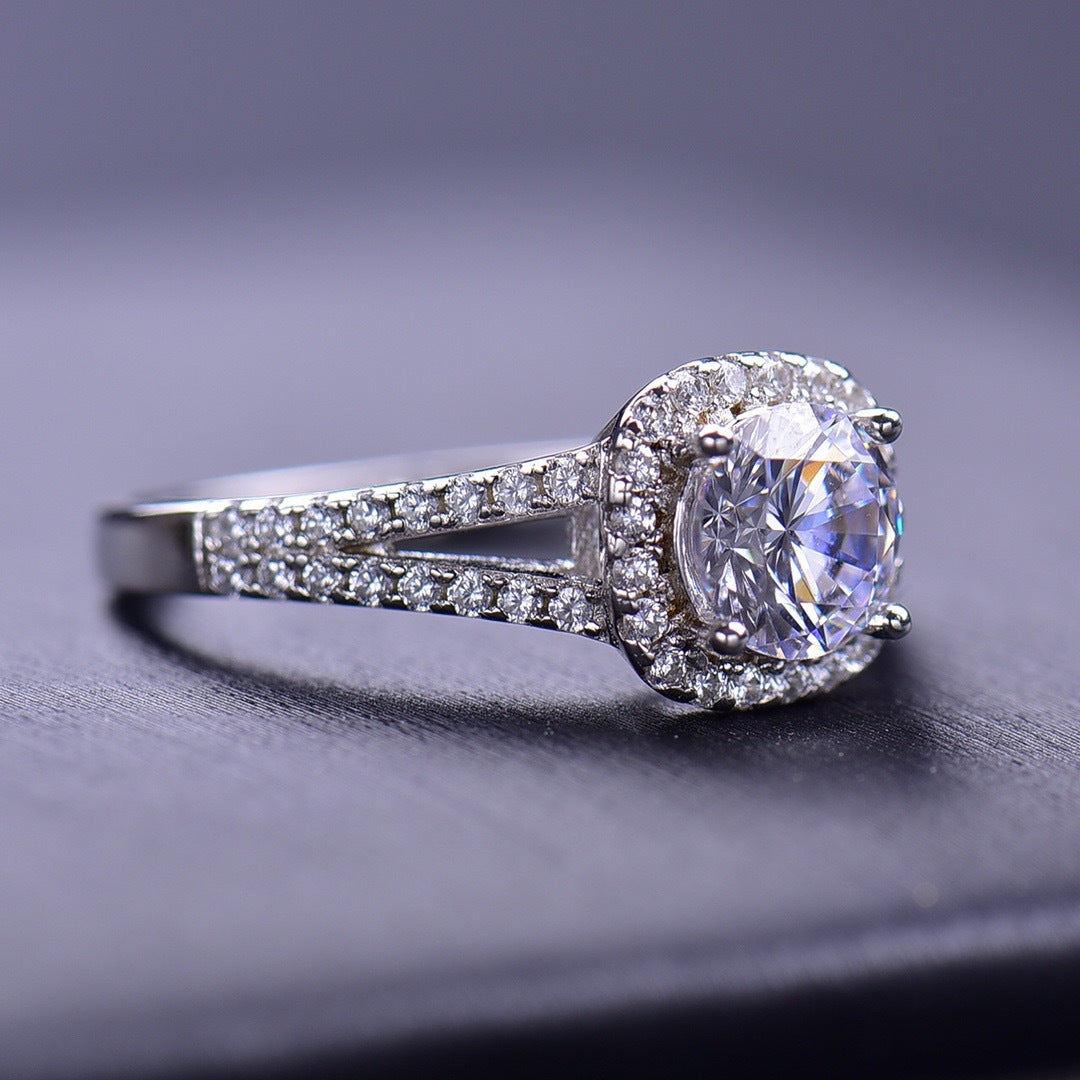 MOISSANITE ENGAGEMENT RING, ROUND CUT 1.00-2.00CT, CLASSIC FOUR CLAW SETTING,Synthetic diamonds